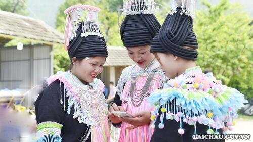 ...và cùng nhau xem lại những bức ảnh đẹp.