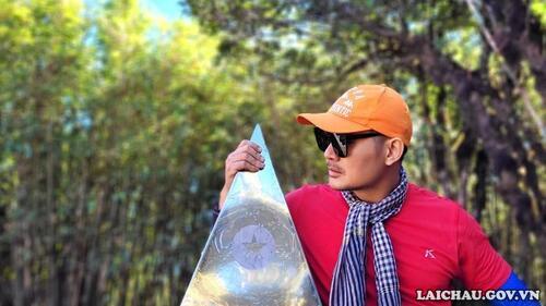 Sau những cung đường khó khăn, du khách đã tới được đích.