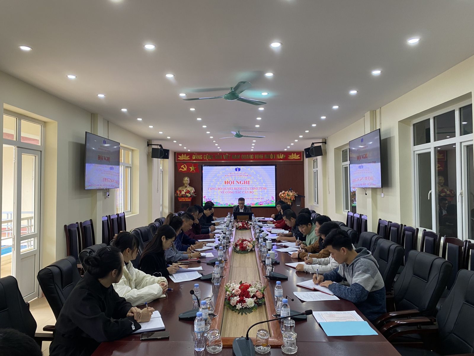 Hội nghị công bố Quyết định của Ủy ban nhân dân tỉnh về công tác cán bộ, bổ nhiệm Giám đốc Trung tâm dịch vụ Khu kinh tế